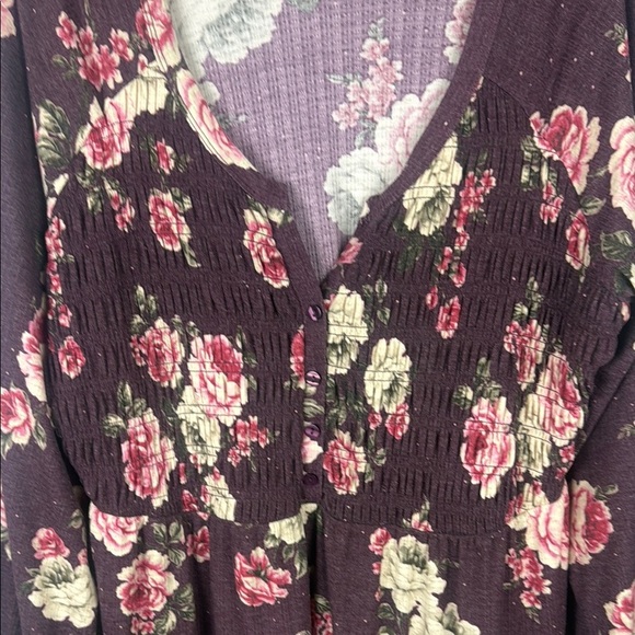 Torrid Babydoll Crinkle V-Neck Red Floral Long Sleeve Smocked Top Size 2 - Picture 6 of 11